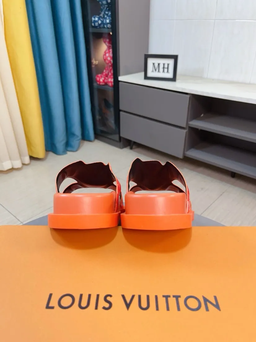 Men's shoes💰300🌹🌹【LV】Multi-color new men's slippers, original top-quality version, original special cowhide with pebbled embossing➕sheepskin on the inner and side, non-slip combination sole, more stable walking, more comfortable and lightweight, high-end and generous, size: 38~44